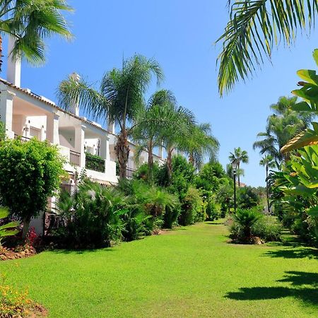 Appartamento Unique Townhouse In Front Of Puerto Banus Marbella Esterno foto