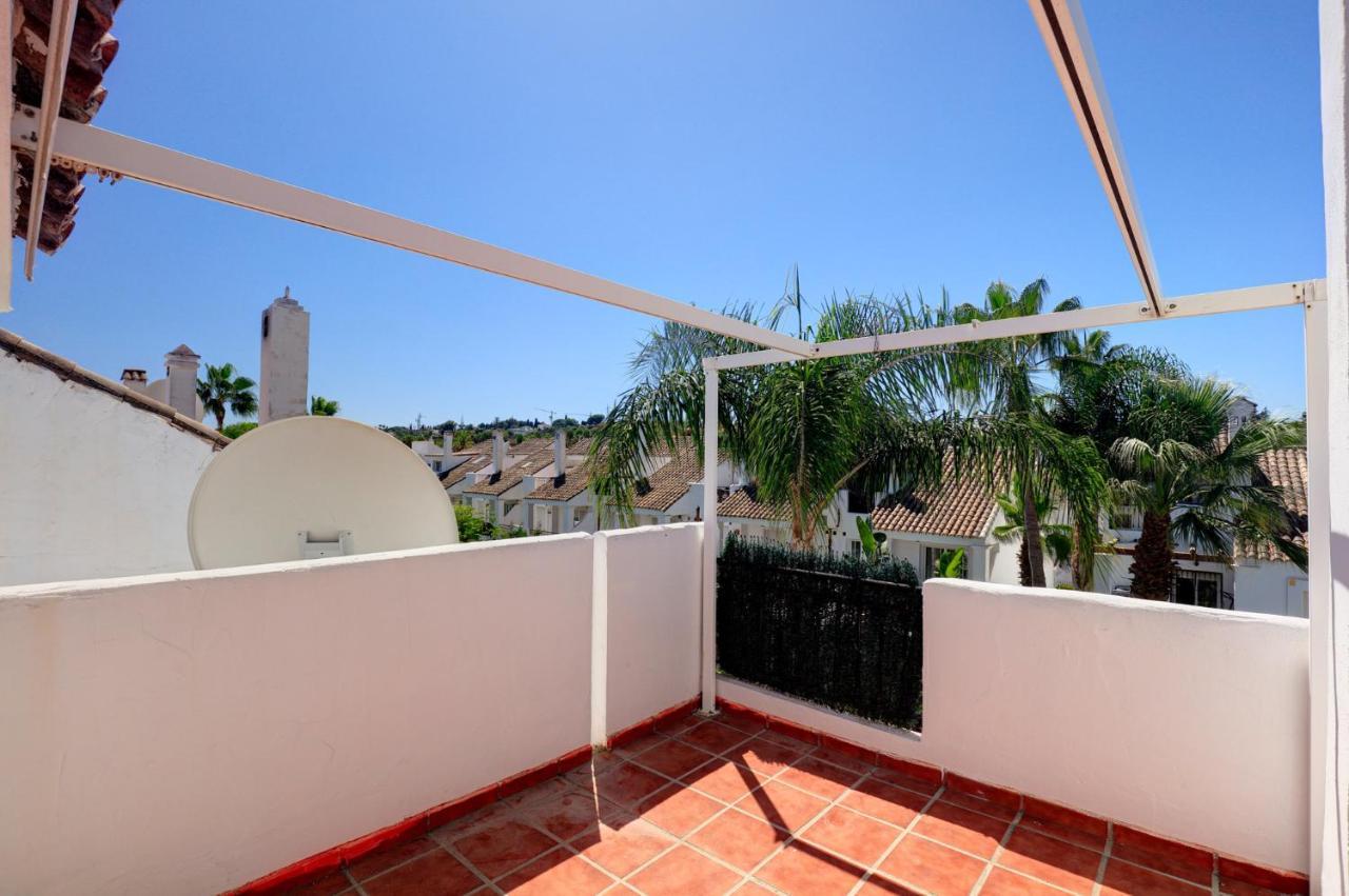 Appartamento Unique Townhouse In Front Of Puerto Banus Marbella Esterno foto
