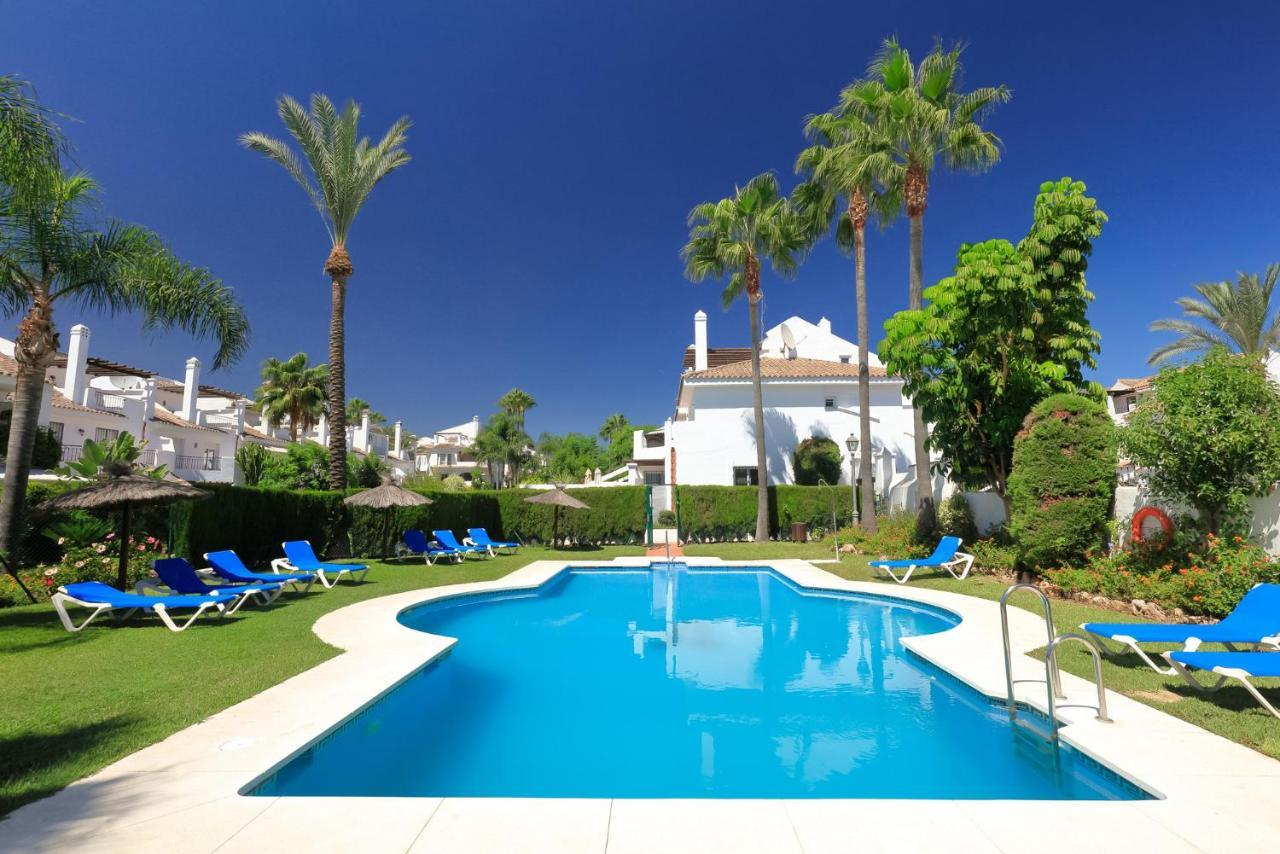 Appartamento Unique Townhouse In Front Of Puerto Banus Marbella Esterno foto