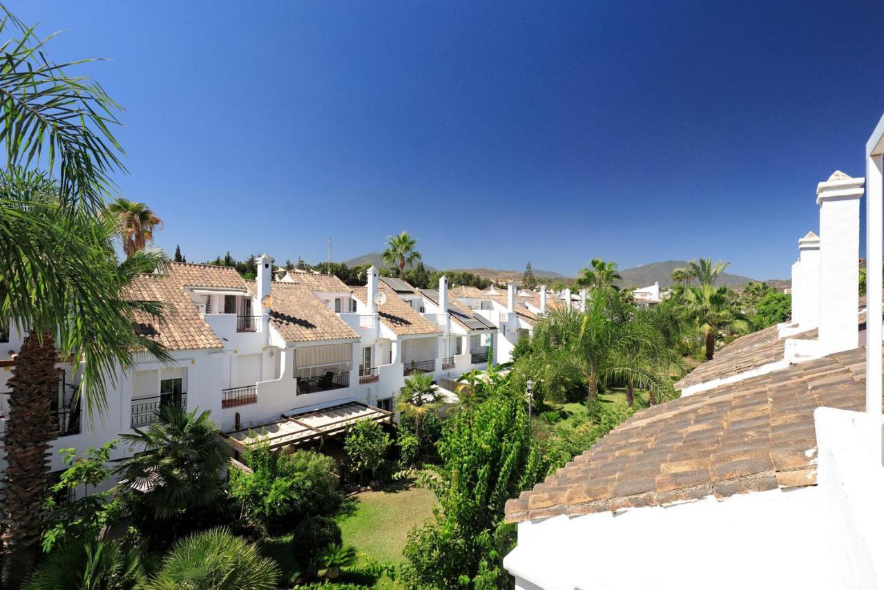 Appartamento Unique Townhouse In Front Of Puerto Banus Marbella Esterno foto
